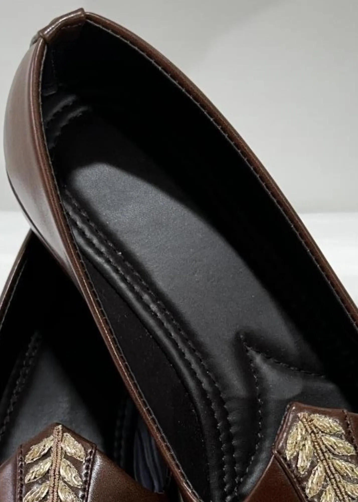 BROWN EMB JUTI STYLE SHOE FOR MEN