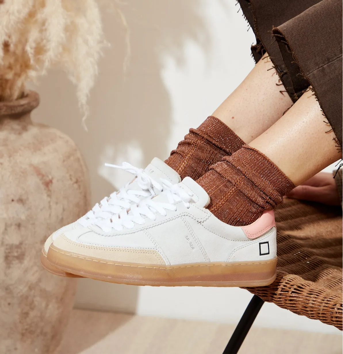 D.A.T.E Sporty Low Oyster Suede sneaker
