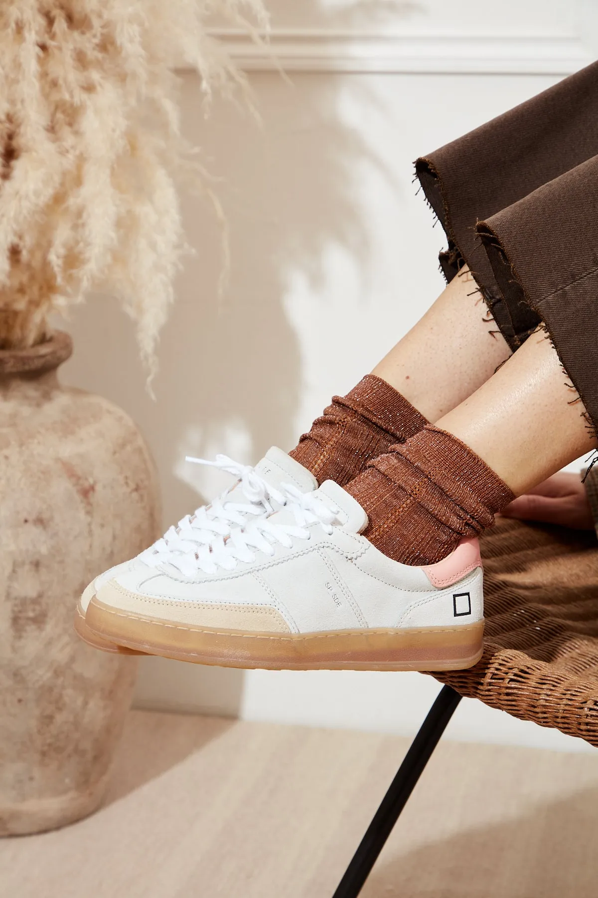 D.A.T.E Sporty Low Oyster Suede sneaker