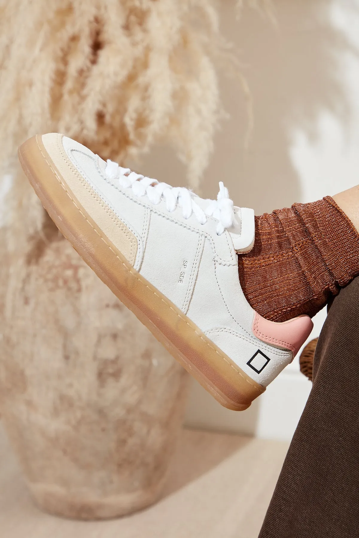 D.A.T.E Sporty Low Oyster Suede sneaker